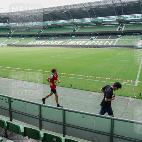 13.09.2026 - 21. swb-Marathon Bremen Michael Burmester http://msf.ph/oto/10488584 13.09.2026 10:30:32 Laufen im Stadion 10141, 10162, 10174, 10183, 10193, 10218, 10227, 10233, 10253, 10281, 10284, 10304, 10334, 10339, 10359, 10381, 10392, 10426, 10448, 10452, 10467, 10479, 10515, 10537, 10577, 10585, 10588, 10641, 10652, 10684, 10685, 10714, 10734, 10757, 10761, 10763, 10764, 10765, 10780, 10808, 10821, 10822, 10825, 10827, 10837, 10838, 10862, 10863, 10884, 10886, 10887, 10906, 10966, 10984, 11002, 11038, 11109, 11128, 11206, 11350 meine-sportfotos.de