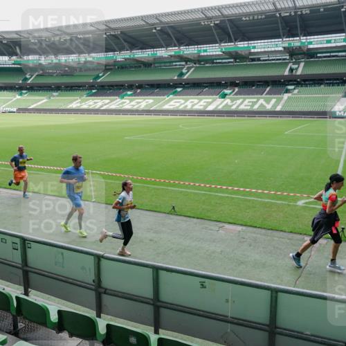 13.09.2026 - 21. swb-Marathon Bremen Michael Burmester http://msf.ph/oto/10488597 13.09.2026 10:30:55 Laufen im Stadion 10141, 10146, 10162, 10174, 10193, 10218, 10222, 10227, 10233, 10253, 10281, 10284, 10304, 10334, 10339, 10359, 10392, 10448, 10452, 10467, 10471, 10478, 10479, 10515, 10529, 10555, 10577, 10579, 10585, 10588, 10589, 10610, 10626, 10641, 10652, 10684, 10685, 10704, 10708, 10714, 10734, 10757, 10761, 10764, 10765, 10780, 10808, 10821, 10822, 10825, 10827, 10837, 10838, 10862, 10863, 10884, 10886, 10887, 10906, 10984, 11002, 11038, 11128, 11206, 11350 meine-sportfotos.de