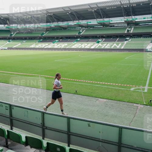 13.09.2026 - 21. swb-Marathon Bremen Michael Burmester http://msf.ph/oto/10488600 13.09.2026 10:31:03 Laufen im Stadion 10141, 10146, 10174, 10193, 10222, 10227, 10233, 10281, 10284, 10304, 10339, 10359, 10392, 10448, 10452, 10467, 10471, 10478, 10479, 10515, 10529, 10543, 10555, 10577, 10579, 10585, 10588, 10589, 10608, 10610, 10626, 10631, 10641, 10652, 10684, 10685, 10704, 10708, 10714, 10725, 10734, 10757, 10761, 10764, 10765, 10780, 10808, 10821, 10822, 10827, 10837, 10838, 10862, 10863, 10884, 10886, 10887, 10906, 10984, 11002, 11038, 11128, 11206, 11350 meine-sportfotos.de