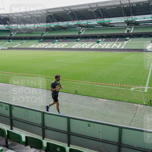 13.09.2026 - 21. swb-Marathon Bremen Michael Burmester http://msf.ph/oto/10488668 13.09.2026 10:32:13 Laufen im Stadion 10067, 10141, 10146, 10203, 10222, 10226, 10227, 10243, 10246, 10249, 10255, 10256, 10284, 10300, 10322, 10365, 10372, 10379, 10410, 10443, 10448, 10471, 10478, 10479, 10486, 10503, 10517, 10518, 10529, 10540, 10543, 10550, 10555, 10565, 10577, 10579, 10589, 10608, 10610, 10626, 10631, 10646, 10670, 10675, 10684, 10685, 10690, 10703, 10704, 10707, 10708, 10721, 10725, 10757, 10771, 10821, 10822, 10838, 11350 meine-sportfotos.de