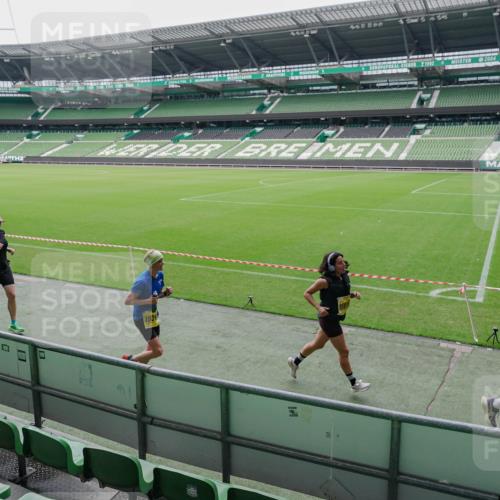 13.09.2026 - 21. swb-Marathon Bremen Michael Burmester http://msf.ph/oto/10488696 13.09.2026 10:32:48 Laufen im Stadion 10067, 10078, 10146, 10166, 10184, 10203, 10211, 10222, 10226, 10236, 10243, 10246, 10249, 10255, 10256, 10300, 10322, 10365, 10372, 10374, 10379, 10383, 10394, 10408, 10410, 10423, 10443, 10486, 10494, 10503, 10517, 10518, 10529, 10530, 10540, 10543, 10550, 10555, 10565, 10589, 10608, 10610, 10626, 10631, 10646, 10670, 10673, 10675, 10687, 10690, 10703, 10704, 10707, 10708, 10721, 10725, 10728, 10745, 10749, 10750, 10771, 10788, 10794, 10809 meine-sportfotos.de