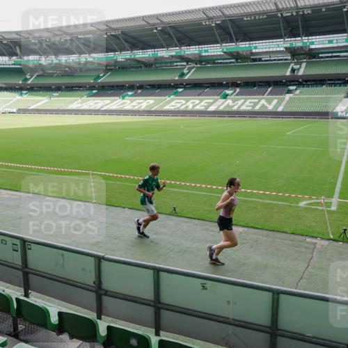 13.09.2026 - 21. swb-Marathon Bremen Michael Burmester http://msf.ph/oto/10488776 13.09.2026 10:34:34 Laufen im Stadion 10018, 10078, 10093, 10144, 10147, 10157, 10177, 10184, 10185, 10211, 10236, 10240, 10254, 10297, 10355, 10356, 10367, 10368, 10369, 10377, 10408, 10415, 10423, 10427, 10428, 10460, 10485, 10528, 10530, 10559, 10578, 10604, 10639, 10668, 10669, 10673, 10677, 10687, 10691, 10699, 10700, 10715, 10745, 10749, 10750, 10772, 10787, 10788, 10809, 10828, 10857, 10867, 10914, 10928, 11126, 11162, 11343, 11803, 10146, 10222, 10626 meine-sportfotos.de