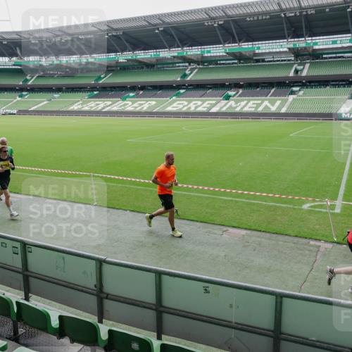 13.09.2026 - 21. swb-Marathon Bremen Michael Burmester http://msf.ph/oto/10488800 13.09.2026 10:35:04 Laufen im Stadion 10018, 10093, 10144, 10147, 10157, 10173, 10175, 10177, 10181, 10182, 10185, 10195, 10240, 10245, 10254, 10297, 10309, 10355, 10356, 10357, 10367, 10368, 10369, 10377, 10409, 10415, 10427, 10428, 10460, 10477, 10485, 10492, 10528, 10559, 10604, 10617, 10636, 10639, 10668, 10669, 10677, 10691, 10699, 10700, 10715, 10772, 10787, 10828, 10857, 10867, 10914, 10928, 11126, 11162, 11343, 11803, 10146, 10222, 10626 meine-sportfotos.de