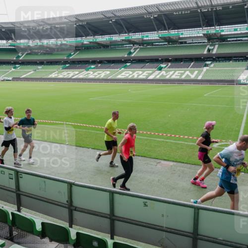 13.09.2026 - 21. swb-Marathon Bremen Michael Burmester http://msf.ph/oto/10488808 13.09.2026 10:35:12 Laufen im Stadion 10093, 10144, 10147, 10152, 10157, 10173, 10175, 10177, 10181, 10182, 10185, 10195, 10240, 10245, 10254, 10306, 10309, 10355, 10356, 10357, 10367, 10368, 10369, 10377, 10409, 10415, 10427, 10460, 10473, 10477, 10485, 10492, 10528, 10559, 10604, 10617, 10636, 10639, 10668, 10669, 10671, 10672, 10677, 10691, 10699, 10700, 10715, 10772, 10828, 10857, 10867, 10914, 10928, 11126, 11162, 11343, 11803, 10146, 10222, 10626 meine-sportfotos.de