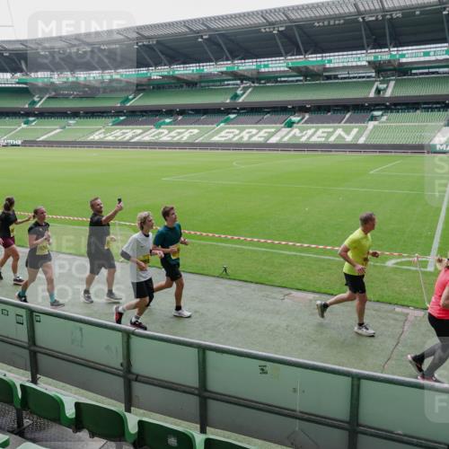 13.09.2026 - 21. swb-Marathon Bremen Michael Burmester http://msf.ph/oto/10488809 13.09.2026 10:35:13 Laufen im Stadion 10093, 10144, 10147, 10152, 10157, 10173, 10175, 10177, 10181, 10182, 10185, 10195, 10240, 10245, 10254, 10306, 10309, 10355, 10356, 10357, 10367, 10368, 10369, 10377, 10409, 10415, 10427, 10460, 10473, 10477, 10485, 10492, 10528, 10559, 10604, 10617, 10636, 10639, 10668, 10669, 10671, 10672, 10677, 10691, 10699, 10700, 10715, 10772, 10828, 10857, 10867, 10914, 10928, 11126, 11162, 11343, 11803, 10146, 10222, 10626 meine-sportfotos.de
