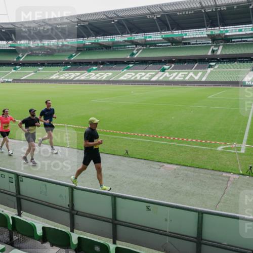13.09.2026 - 21. swb-Marathon Bremen Michael Burmester http://msf.ph/oto/10488816 13.09.2026 10:35:22 Laufen im Stadion 10093, 10144, 10147, 10152, 10157, 10173, 10175, 10177, 10181, 10182, 10185, 10187, 10195, 10240, 10245, 10254, 10263, 10306, 10309, 10356, 10357, 10367, 10368, 10369, 10377, 10409, 10415, 10427, 10439, 10460, 10473, 10477, 10481, 10485, 10492, 10528, 10559, 10604, 10617, 10636, 10639, 10668, 10669, 10671, 10672, 10677, 10699, 10700, 10715, 10828, 10857, 10867, 10914, 10928, 11126, 11162, 11343, 11803, 10146, 10222, 10626 meine-sportfotos.de
