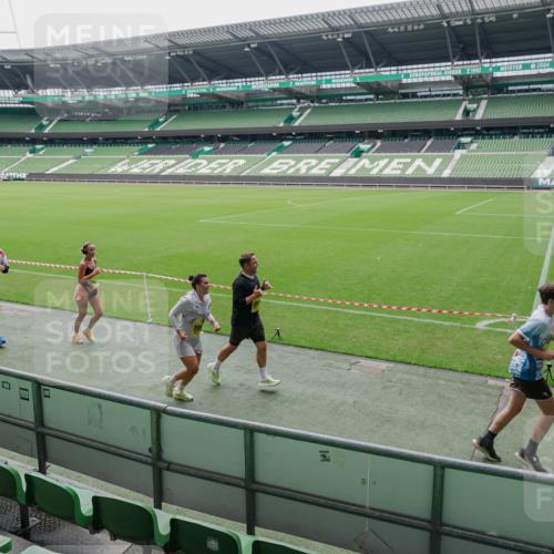 13.09.2026 - 21. swb-Marathon Bremen Michael Burmester http://msf.ph/oto/10488829 13.09.2026 10:35:38 Laufen im Stadion 10093, 10144, 10147, 10152, 10157, 10160, 10173, 10175, 10181, 10182, 10185, 10187, 10195, 10245, 10251, 10263, 10272, 10275, 10278, 10291, 10306, 10309, 10338, 10356, 10357, 10367, 10368, 10369, 10377, 10382, 10403, 10409, 10420, 10427, 10439, 10460, 10473, 10477, 10481, 10485, 10492, 10528, 10559, 10560, 10569, 10607, 10617, 10636, 10639, 10669, 10671, 10672, 10677, 10700, 10715, 10828, 10867, 10914, 10928, 11126, 11162, 11343, 11803, 10146, 10222, 10626 meine-sportfotos.de
