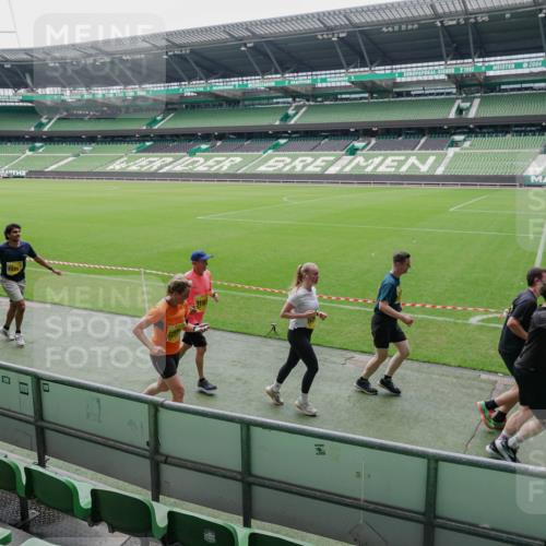 13.09.2026 - 21. swb-Marathon Bremen Michael Burmester http://msf.ph/oto/10488834 13.09.2026 10:35:42 Laufen im Stadion 10093, 10144, 10147, 10152, 10157, 10160, 10173, 10175, 10181, 10182, 10185, 10187, 10195, 10245, 10251, 10263, 10272, 10275, 10278, 10291, 10306, 10309, 10338, 10356, 10357, 10367, 10368, 10369, 10377, 10382, 10403, 10409, 10411, 10420, 10427, 10439, 10473, 10477, 10481, 10485, 10492, 10528, 10531, 10559, 10560, 10569, 10607, 10617, 10636, 10639, 10669, 10671, 10672, 10677, 10715, 10828, 10914, 10928, 11162, 11343, 11803, 10146, 10222, 10626 meine-sportfotos.de