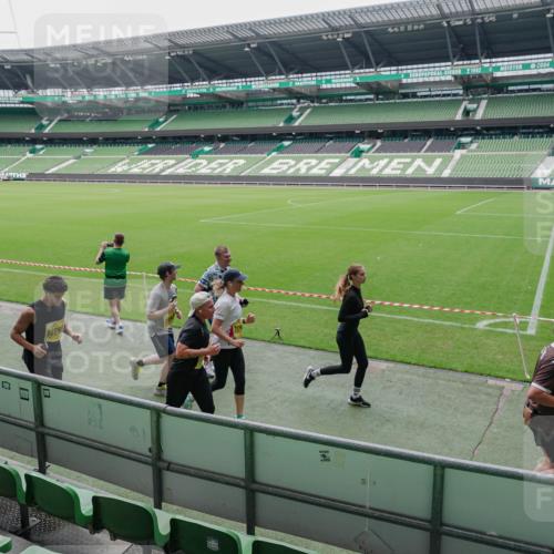 13.09.2026 - 21. swb-Marathon Bremen Michael Burmester http://msf.ph/oto/10488886 13.09.2026 10:36:32 Laufen im Stadion 10092, 10144, 10152, 10153, 10154, 10160, 10173, 10175, 10181, 10182, 10186, 10187, 10195, 10198, 10237, 10245, 10251, 10257, 10263, 10272, 10275, 10278, 10291, 10296, 10306, 10309, 10327, 10331, 10332, 10338, 10357, 10377, 10382, 10390, 10403, 10409, 10411, 10420, 10427, 10429, 10439, 10444, 10473, 10477, 10481, 10492, 10497, 10500, 10516, 10528, 10531, 10560, 10569, 10607, 10613, 10617, 10633, 10636, 10647, 10648, 10659, 10663, 10671, 10672, 10715 meine-sportfotos.de