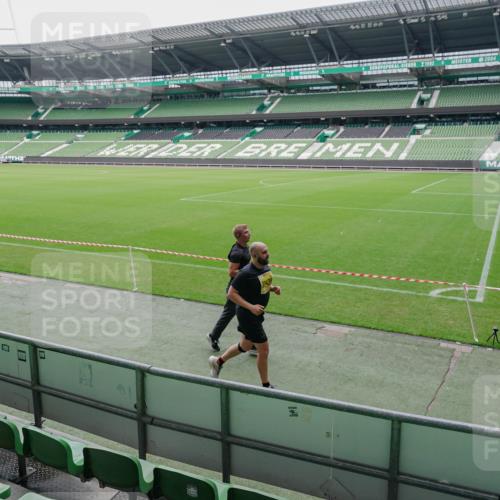 13.09.2026 - 21. swb-Marathon Bremen Michael Burmester http://msf.ph/oto/10488924 13.09.2026 10:37:14 Laufen im Stadion 10090, 10091, 10092, 10150, 10152, 10153, 10154, 10160, 10186, 10187, 10198, 10237, 10251, 10257, 10263, 10272, 10273, 10274, 10275, 10278, 10283, 10291, 10296, 10306, 10315, 10323, 10327, 10331, 10332, 10338, 10357, 10370, 10375, 10376, 10382, 10390, 10403, 10411, 10420, 10429, 10432, 10439, 10444, 10473, 10481, 10488, 10497, 10500, 10516, 10531, 10560, 10569, 10598, 10607, 10613, 10633, 10647, 10648, 10654, 10659, 10663, 10671, 10672, 10674 meine-sportfotos.de