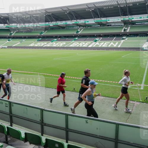 13.09.2026 - 21. swb-Marathon Bremen Michael Burmester http://msf.ph/oto/10488951 13.09.2026 10:37:47 Laufen im Stadion 10090, 10091, 10092, 10150, 10153, 10154, 10168, 10186, 10188, 10190, 10198, 10205, 10237, 10257, 10273, 10274, 10278, 10283, 10296, 10305, 10315, 10323, 10327, 10331, 10332, 10338, 10370, 10375, 10376, 10390, 10403, 10411, 10429, 10432, 10444, 10465, 10488, 10497, 10500, 10516, 10526, 10531, 10569, 10598, 10613, 10633, 10645, 10647, 10648, 10654, 10659, 10661, 10663, 10674, 10681, 10682, 10695, 10697, 10802, 10823 meine-sportfotos.de