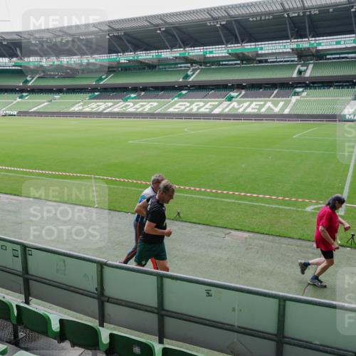 13.09.2026 - 21. swb-Marathon Bremen Michael Burmester http://msf.ph/oto/10488953 13.09.2026 10:37:49 Laufen im Stadion 10090, 10091, 10092, 10150, 10153, 10154, 10168, 10186, 10188, 10190, 10198, 10205, 10237, 10257, 10260, 10273, 10274, 10278, 10283, 10296, 10305, 10315, 10323, 10327, 10331, 10332, 10338, 10370, 10375, 10376, 10390, 10411, 10429, 10432, 10444, 10465, 10488, 10497, 10500, 10516, 10526, 10531, 10598, 10613, 10633, 10645, 10647, 10648, 10654, 10659, 10661, 10663, 10674, 10681, 10682, 10695, 10697, 10802, 10823 meine-sportfotos.de