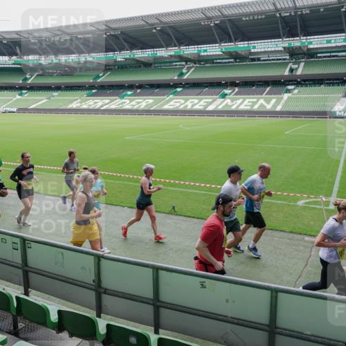 13.09.2026 - 21. swb-Marathon Bremen Michael Burmester http://msf.ph/oto/10488963 13.09.2026 10:38:00 Laufen im Stadion 10090, 10091, 10092, 10150, 10153, 10154, 10168, 10186, 10188, 10190, 10198, 10205, 10237, 10257, 10259, 10260, 10273, 10274, 10283, 10296, 10305, 10315, 10323, 10327, 10331, 10332, 10370, 10375, 10376, 10390, 10429, 10432, 10444, 10465, 10488, 10497, 10500, 10516, 10526, 10598, 10613, 10633, 10645, 10647, 10648, 10654, 10659, 10661, 10663, 10674, 10681, 10682, 10695, 10697, 10802, 10823 meine-sportfotos.de