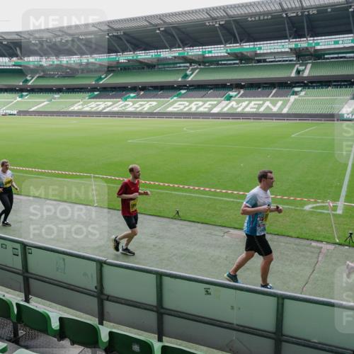 13.09.2026 - 21. swb-Marathon Bremen Michael Burmester http://msf.ph/oto/10488972 13.09.2026 10:38:07 Laufen im Stadion 10090, 10091, 10092, 10150, 10153, 10154, 10168, 10186, 10188, 10190, 10198, 10205, 10237, 10259, 10260, 10273, 10274, 10283, 10296, 10305, 10315, 10323, 10327, 10331, 10332, 10370, 10375, 10376, 10432, 10444, 10465, 10488, 10497, 10500, 10516, 10526, 10598, 10613, 10633, 10645, 10647, 10648, 10654, 10659, 10661, 10663, 10674, 10681, 10682, 10695, 10697, 10802, 10823 meine-sportfotos.de