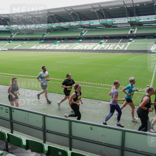 13.09.2026 - 21. swb-Marathon Bremen Michael Burmester http://msf.ph/oto/10488983 13.09.2026 10:38:22 Laufen im Stadion 10090, 10091, 10150, 10168, 10186, 10188, 10190, 10204, 10205, 10238, 10259, 10260, 10273, 10274, 10283, 10305, 10315, 10323, 10327, 10331, 10332, 10360, 10363, 10364, 10370, 10375, 10376, 10404, 10432, 10444, 10457, 10465, 10469, 10488, 10516, 10526, 10595, 10598, 10630, 10645, 10654, 10659, 10661, 10663, 10674, 10681, 10682, 10686, 10695, 10697, 10802, 10823 meine-sportfotos.de