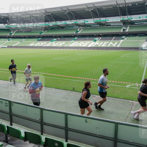 13.09.2026 - 21. swb-Marathon Bremen Michael Burmester http://msf.ph/oto/10488985 13.09.2026 10:38:24 Laufen im Stadion 10090, 10091, 10139, 10150, 10168, 10186, 10188, 10190, 10204, 10205, 10238, 10259, 10260, 10273, 10274, 10283, 10305, 10315, 10323, 10327, 10360, 10363, 10364, 10370, 10375, 10376, 10404, 10432, 10444, 10457, 10465, 10469, 10488, 10505, 10516, 10526, 10595, 10598, 10630, 10645, 10654, 10659, 10661, 10663, 10674, 10681, 10682, 10686, 10695, 10697, 10802, 10823 meine-sportfotos.de