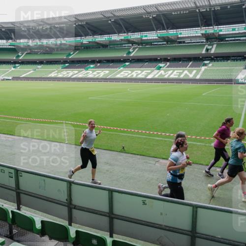 13.09.2026 - 21. swb-Marathon Bremen Michael Burmester http://msf.ph/oto/10488998 13.09.2026 10:38:33 Laufen im Stadion 10090, 10091, 10135, 10139, 10150, 10168, 10188, 10190, 10204, 10205, 10238, 10259, 10260, 10273, 10274, 10283, 10305, 10315, 10323, 10360, 10363, 10364, 10370, 10375, 10376, 10378, 10404, 10432, 10444, 10457, 10465, 10469, 10488, 10505, 10510, 10511, 10516, 10526, 10595, 10598, 10609, 10630, 10645, 10654, 10661, 10662, 10663, 10664, 10674, 10681, 10682, 10686, 10695, 10697, 10802, 10823 meine-sportfotos.de