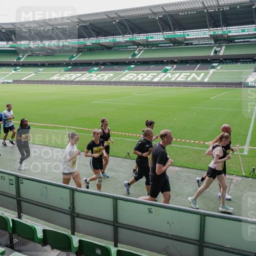 13.09.2026 - 21. swb-Marathon Bremen Michael Burmester http://msf.ph/oto/10489002 13.09.2026 10:38:39 Laufen im Stadion 10090, 10091, 10135, 10138, 10139, 10150, 10168, 10188, 10190, 10204, 10205, 10217, 10229, 10238, 10259, 10260, 10273, 10274, 10283, 10305, 10314, 10315, 10323, 10360, 10363, 10364, 10370, 10375, 10376, 10378, 10404, 10432, 10444, 10457, 10465, 10469, 10488, 10505, 10510, 10511, 10516, 10526, 10595, 10598, 10609, 10619, 10630, 10645, 10654, 10661, 10662, 10664, 10674, 10681, 10682, 10686, 10695, 10697, 10802, 10823 meine-sportfotos.de