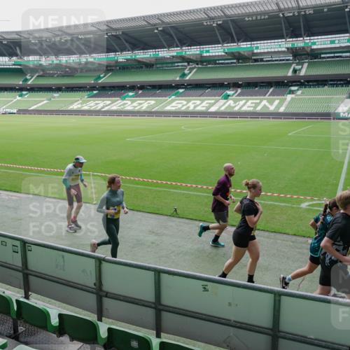 13.09.2026 - 21. swb-Marathon Bremen Michael Burmester http://msf.ph/oto/10489009 13.09.2026 10:38:43 Laufen im Stadion 10090, 10091, 10135, 10138, 10139, 10150, 10168, 10188, 10190, 10204, 10205, 10217, 10229, 10238, 10259, 10260, 10273, 10274, 10283, 10305, 10314, 10315, 10323, 10360, 10363, 10364, 10370, 10375, 10376, 10378, 10404, 10432, 10457, 10465, 10469, 10488, 10505, 10510, 10511, 10526, 10595, 10598, 10609, 10619, 10630, 10645, 10654, 10661, 10662, 10664, 10674, 10681, 10682, 10686, 10695, 10697, 10802, 10823 meine-sportfotos.de