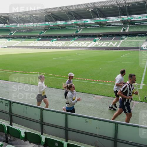 13.09.2026 - 21. swb-Marathon Bremen Michael Burmester http://msf.ph/oto/10489032 13.09.2026 10:39:07 Laufen im Stadion 10090, 10091, 10135, 10138, 10139, 10168, 10188, 10190, 10204, 10205, 10217, 10229, 10234, 10238, 10259, 10260, 10279, 10280, 10283, 10305, 10314, 10360, 10363, 10364, 10370, 10375, 10376, 10378, 10404, 10432, 10457, 10465, 10469, 10484, 10488, 10493, 10501, 10505, 10510, 10511, 10526, 10556, 10576, 10580, 10595, 10609, 10616, 10619, 10630, 10645, 10654, 10660, 10661, 10662, 10664, 10681, 10682, 10686, 10695, 10697, 10712, 10737, 10743, 10802, 10823 meine-sportfotos.de