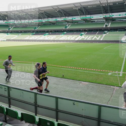 13.09.2026 - 21. swb-Marathon Bremen Michael Burmester http://msf.ph/oto/10489033 13.09.2026 10:39:09 Laufen im Stadion 10135, 10138, 10139, 10168, 10188, 10190, 10204, 10205, 10217, 10229, 10234, 10238, 10259, 10260, 10279, 10280, 10305, 10314, 10360, 10363, 10364, 10370, 10375, 10376, 10378, 10404, 10432, 10457, 10465, 10469, 10484, 10488, 10493, 10501, 10505, 10510, 10511, 10526, 10556, 10576, 10580, 10595, 10609, 10616, 10619, 10630, 10645, 10654, 10660, 10661, 10662, 10664, 10681, 10682, 10686, 10695, 10697, 10712, 10737, 10743, 10802, 10823 meine-sportfotos.de