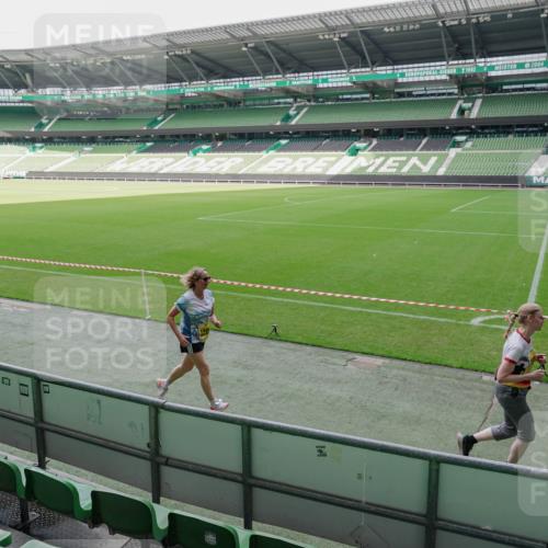13.09.2026 - 21. swb-Marathon Bremen Michael Burmester http://msf.ph/oto/10489041 13.09.2026 10:39:21 Laufen im Stadion 10135, 10138, 10139, 10156, 10168, 10188, 10190, 10204, 10205, 10217, 10229, 10234, 10238, 10259, 10260, 10279, 10280, 10305, 10314, 10360, 10363, 10364, 10370, 10378, 10386, 10404, 10432, 10457, 10465, 10469, 10484, 10493, 10501, 10505, 10510, 10511, 10526, 10556, 10576, 10580, 10595, 10599, 10609, 10616, 10619, 10630, 10645, 10653, 10654, 10660, 10661, 10662, 10664, 10681, 10682, 10686, 10695, 10696, 10697, 10712, 10737, 10743, 10751, 10802, 10823 meine-sportfotos.de