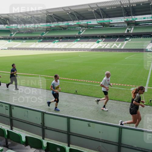 13.09.2026 - 21. swb-Marathon Bremen Michael Burmester http://msf.ph/oto/10489056 13.09.2026 10:39:36 Laufen im Stadion 10135, 10138, 10139, 10156, 10168, 10169, 10188, 10204, 10205, 10213, 10217, 10229, 10234, 10238, 10259, 10260, 10279, 10280, 10299, 10314, 10321, 10360, 10363, 10364, 10378, 10386, 10404, 10417, 10457, 10469, 10484, 10493, 10501, 10505, 10510, 10511, 10526, 10556, 10570, 10576, 10580, 10595, 10599, 10609, 10616, 10619, 10630, 10645, 10653, 10660, 10661, 10662, 10664, 10681, 10682, 10686, 10695, 10696, 10697, 10712, 10737, 10743, 10751, 10802 meine-sportfotos.de