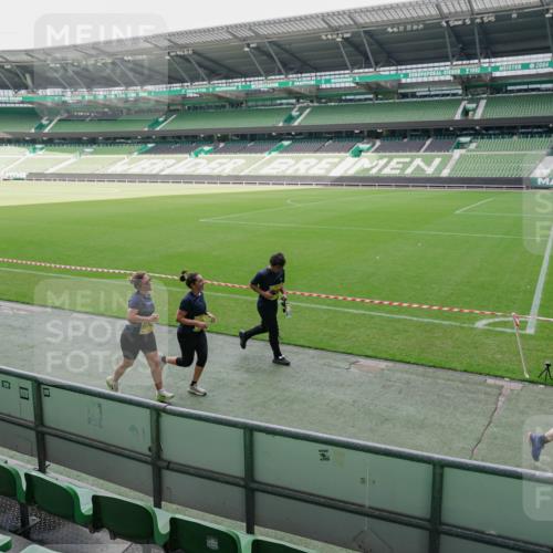 13.09.2026 - 21. swb-Marathon Bremen Michael Burmester http://msf.ph/oto/10489057 13.09.2026 10:39:37 Laufen im Stadion 10135, 10138, 10139, 10156, 10168, 10169, 10188, 10204, 10205, 10213, 10217, 10229, 10234, 10238, 10259, 10260, 10279, 10280, 10299, 10314, 10321, 10360, 10363, 10364, 10378, 10386, 10404, 10417, 10457, 10469, 10484, 10493, 10501, 10505, 10510, 10511, 10526, 10556, 10570, 10576, 10580, 10595, 10599, 10609, 10616, 10619, 10630, 10645, 10653, 10660, 10661, 10662, 10664, 10681, 10682, 10686, 10695, 10696, 10697, 10712, 10737, 10743, 10751, 10802 meine-sportfotos.de
