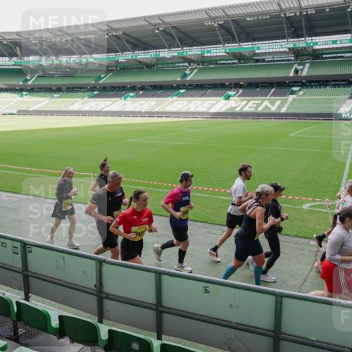 13.09.2026 - 21. swb-Marathon Bremen Michael Burmester http://msf.ph/oto/10489061 13.09.2026 10:39:42 Laufen im Stadion 10135, 10138, 10139, 10156, 10168, 10169, 10188, 10204, 10213, 10217, 10229, 10234, 10238, 10259, 10260, 10279, 10280, 10299, 10314, 10321, 10360, 10363, 10364, 10378, 10386, 10404, 10406, 10417, 10435, 10457, 10469, 10484, 10493, 10501, 10505, 10510, 10511, 10526, 10556, 10570, 10576, 10580, 10582, 10595, 10599, 10609, 10616, 10619, 10630, 10645, 10653, 10660, 10661, 10662, 10664, 10681, 10682, 10686, 10695, 10696, 10697, 10712, 10737, 10743, 10751, 10802 meine-sportfotos.de