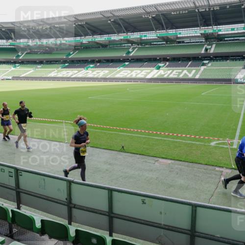13.09.2026 - 21. swb-Marathon Bremen Michael Burmester http://msf.ph/oto/10489077 13.09.2026 10:40:05 Laufen im Stadion 10135, 10138, 10139, 10156, 10169, 10204, 10213, 10217, 10229, 10234, 10238, 10279, 10280, 10299, 10314, 10321, 10354, 10360, 10363, 10364, 10378, 10386, 10404, 10406, 10417, 10424, 10435, 10455, 10457, 10469, 10484, 10493, 10501, 10505, 10510, 10511, 10545, 10556, 10570, 10576, 10580, 10582, 10595, 10599, 10609, 10611, 10616, 10619, 10630, 10653, 10660, 10662, 10664, 10686, 10694, 10696, 10712, 10737, 10743, 10751 meine-sportfotos.de