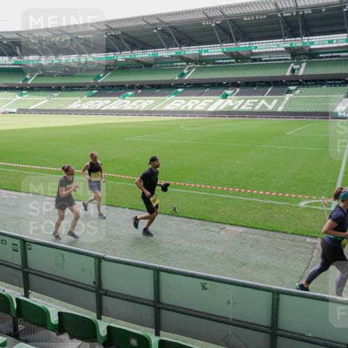 13.09.2026 - 21. swb-Marathon Bremen Michael Burmester http://msf.ph/oto/10489078 13.09.2026 10:40:07 Laufen im Stadion 10135, 10138, 10139, 10156, 10169, 10204, 10213, 10217, 10229, 10234, 10238, 10279, 10280, 10299, 10314, 10321, 10354, 10360, 10363, 10364, 10378, 10386, 10404, 10406, 10417, 10424, 10435, 10455, 10457, 10469, 10484, 10493, 10501, 10505, 10510, 10511, 10545, 10556, 10570, 10576, 10580, 10582, 10595, 10599, 10609, 10611, 10616, 10619, 10630, 10653, 10660, 10662, 10664, 10686, 10694, 10696, 10712, 10737, 10743, 10751 meine-sportfotos.de