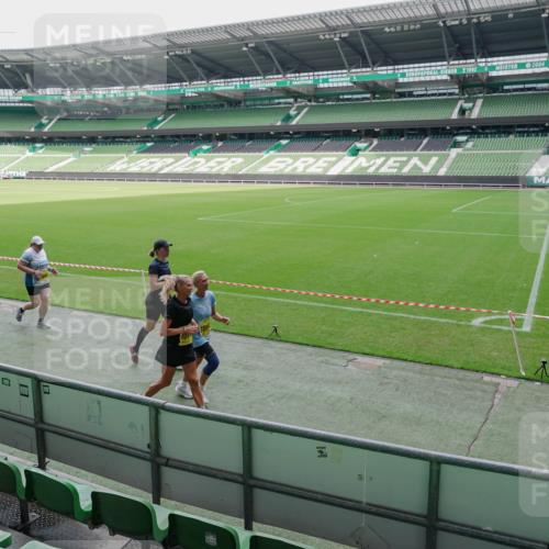 13.09.2026 - 21. swb-Marathon Bremen Michael Burmester http://msf.ph/oto/10489081 13.09.2026 10:40:10 Laufen im Stadion 10135, 10138, 10139, 10156, 10169, 10204, 10213, 10217, 10229, 10234, 10238, 10279, 10280, 10299, 10314, 10321, 10354, 10360, 10363, 10364, 10378, 10386, 10404, 10406, 10417, 10424, 10435, 10455, 10457, 10469, 10484, 10493, 10501, 10505, 10510, 10511, 10545, 10556, 10570, 10576, 10580, 10582, 10595, 10599, 10609, 10611, 10616, 10619, 10630, 10653, 10660, 10662, 10664, 10686, 10694, 10696, 10712, 10737, 10743, 10751 meine-sportfotos.de