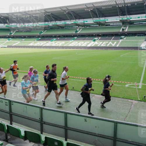 13.09.2026 - 21. swb-Marathon Bremen Michael Burmester http://msf.ph/oto/10489089 13.09.2026 10:40:17 Laufen im Stadion 10135, 10138, 10139, 10155, 10156, 10169, 10204, 10213, 10217, 10229, 10234, 10238, 10279, 10280, 10299, 10313, 10314, 10321, 10354, 10360, 10363, 10364, 10378, 10386, 10404, 10406, 10417, 10424, 10435, 10455, 10457, 10469, 10483, 10484, 10493, 10501, 10505, 10510, 10511, 10545, 10556, 10570, 10576, 10580, 10582, 10586, 10595, 10599, 10609, 10611, 10616, 10619, 10630, 10653, 10660, 10662, 10664, 10686, 10694, 10696, 10706, 10712, 10737, 10743, 10751, 10766 meine-sportfotos.de