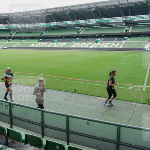 13.09.2026 - 21. swb-Marathon Bremen Michael Burmester http://msf.ph/oto/10489163 13.09.2026 10:41:37 Laufen im Stadion 10148, 10155, 10163, 10169, 10213, 10247, 10299, 10313, 10321, 10354, 10395, 10396, 10399, 10406, 10414, 10417, 10419, 10422, 10424, 10435, 10455, 10461, 10462, 10483, 10490, 10519, 10527, 10545, 10546, 10547, 10582, 10586, 10611, 10644, 10694, 10705, 10706, 10719, 10722, 10766, 10768, 10776, 10804, 10854, 10859, 10889, 10909, 10963, 10977, 11027, 11043, 11084, 11085, 11090, 11097, 11098, 11140, 11192, 11239 meine-sportfotos.de