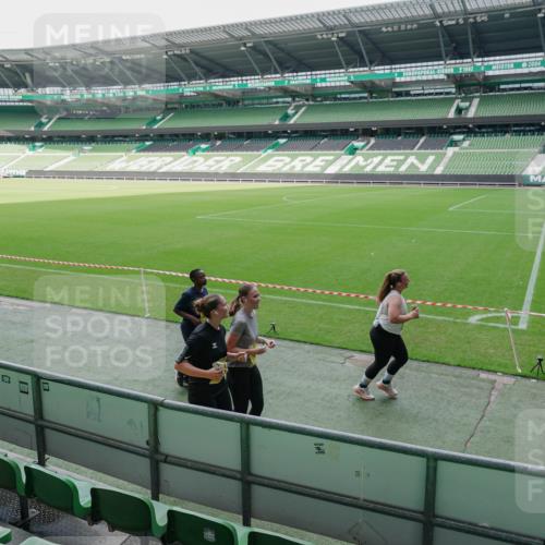 13.09.2026 - 21. swb-Marathon Bremen Michael Burmester http://msf.ph/oto/10489205 13.09.2026 10:42:18 Laufen im Stadion 10148, 10155, 10163, 10247, 10303, 10313, 10330, 10361, 10362, 10395, 10396, 10399, 10414, 10419, 10422, 10461, 10462, 10483, 10490, 10491, 10519, 10527, 10546, 10547, 10557, 10572, 10586, 10644, 10665, 10705, 10706, 10719, 10722, 10752, 10766, 10768, 10773, 10776, 10784, 10804, 10805, 10854, 10859, 10880, 10889, 10909, 10963, 10977, 11026, 11027, 11041, 11043, 11078, 11084, 11085, 11090, 11097, 11098, 11140, 11173, 11192, 11239, 11274 meine-sportfotos.de