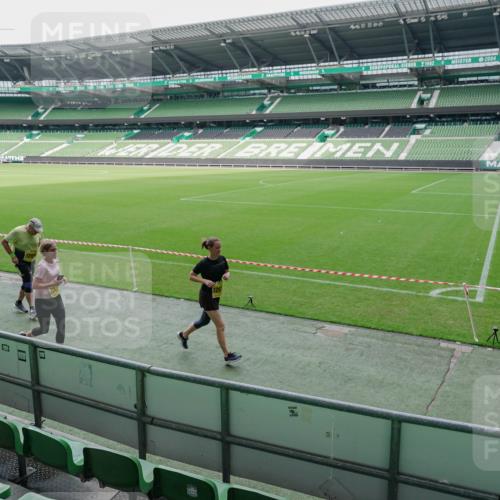 13.09.2026 - 21. swb-Marathon Bremen Michael Burmester http://msf.ph/oto/10489216 13.09.2026 10:42:36 Laufen im Stadion 10002, 10148, 10163, 10247, 10303, 10330, 10361, 10362, 10395, 10396, 10399, 10414, 10422, 10461, 10462, 10474, 10490, 10491, 10519, 10527, 10546, 10547, 10557, 10572, 10644, 10665, 10705, 10719, 10722, 10752, 10773, 10776, 10784, 10804, 10805, 10854, 10859, 10880, 10889, 10909, 10963, 10977, 11026, 11027, 11041, 11043, 11078, 11084, 11085, 11090, 11097, 11098, 11140, 11173, 11192, 11239, 11274 meine-sportfotos.de