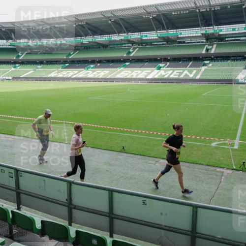 13.09.2026 - 21. swb-Marathon Bremen Michael Burmester http://msf.ph/oto/10489217 13.09.2026 10:42:37 Laufen im Stadion 10002, 10148, 10163, 10247, 10303, 10330, 10361, 10362, 10395, 10396, 10399, 10414, 10422, 10461, 10462, 10474, 10490, 10491, 10519, 10527, 10546, 10547, 10557, 10572, 10644, 10665, 10705, 10719, 10722, 10752, 10773, 10776, 10784, 10804, 10805, 10854, 10859, 10880, 10889, 10909, 10963, 10977, 11026, 11027, 11041, 11043, 11078, 11084, 11085, 11090, 11097, 11098, 11140, 11173, 11192, 11239, 11274 meine-sportfotos.de