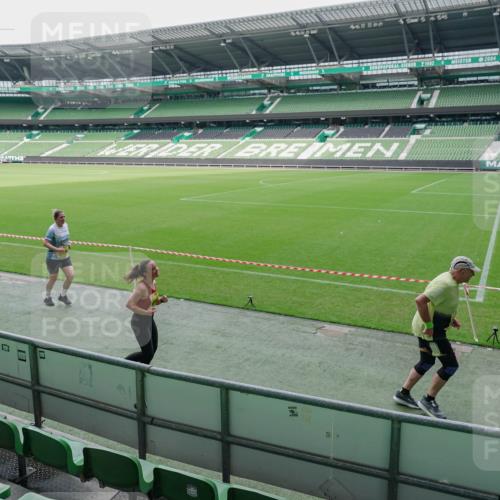 13.09.2026 - 21. swb-Marathon Bremen Michael Burmester http://msf.ph/oto/10489219 13.09.2026 10:42:39 Laufen im Stadion 10002, 10004, 10005, 10148, 10163, 10247, 10303, 10330, 10361, 10362, 10395, 10396, 10399, 10414, 10422, 10461, 10462, 10474, 10490, 10491, 10519, 10527, 10546, 10547, 10557, 10572, 10665, 10705, 10719, 10722, 10752, 10773, 10776, 10784, 10804, 10805, 10854, 10859, 10880, 10889, 10909, 10963, 10977, 11026, 11027, 11041, 11043, 11078, 11084, 11085, 11090, 11097, 11098, 11140, 11173, 11192, 11239, 11274, 11535 meine-sportfotos.de