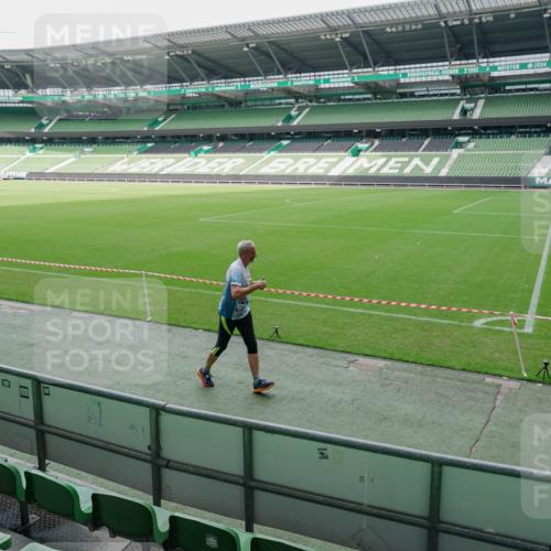 13.09.2026 - 21. swb-Marathon Bremen Michael Burmester http://msf.ph/oto/10489233 13.09.2026 10:43:01 Laufen im Stadion 10002, 10004, 10005, 10148, 10271, 10303, 10325, 10330, 10335, 10361, 10362, 10395, 10396, 10402, 10422, 10459, 10461, 10462, 10474, 10490, 10491, 10513, 10519, 10546, 10547, 10557, 10572, 10605, 10606, 10665, 10752, 10773, 10784, 10805, 10854, 10880, 10889, 10899, 10900, 10909, 10963, 10977, 11026, 11027, 11041, 11078, 11084, 11085, 11090, 11097, 11098, 11140, 11173, 11192, 11217, 11264, 11274, 11333, 11337, 11448, 11456, 11461, 11482, 11535 meine-sportfotos.de