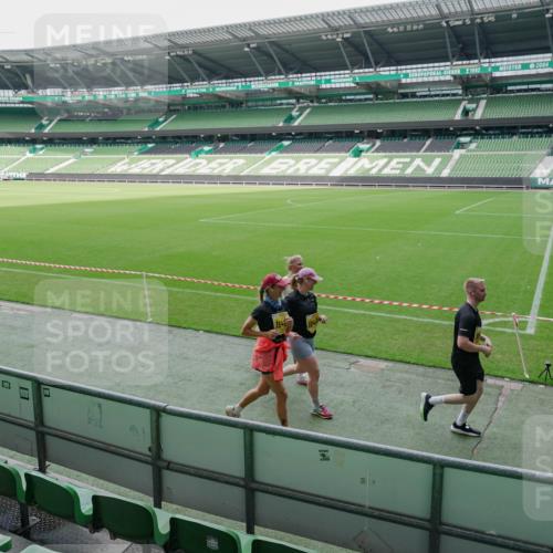 13.09.2026 - 21. swb-Marathon Bremen Michael Burmester http://msf.ph/oto/10489237 13.09.2026 10:43:09 Laufen im Stadion 10002, 10004, 10005, 10148, 10271, 10303, 10325, 10330, 10335, 10361, 10362, 10395, 10396, 10402, 10422, 10459, 10461, 10462, 10474, 10490, 10491, 10513, 10519, 10546, 10557, 10572, 10605, 10606, 10665, 10752, 10773, 10784, 10805, 10854, 10880, 10882, 10899, 10900, 10909, 10963, 10977, 11026, 11027, 11041, 11078, 11084, 11085, 11090, 11097, 11098, 11140, 11173, 11192, 11217, 11264, 11274, 11333, 11337, 11448, 11456, 11461, 11482, 11535 meine-sportfotos.de