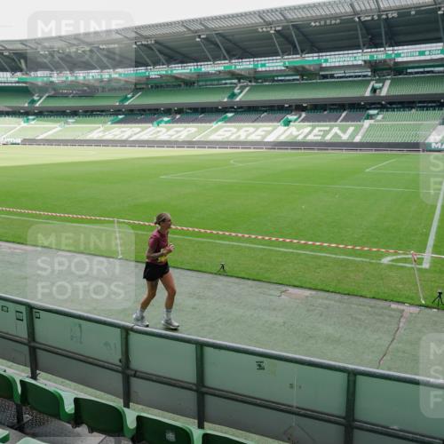 13.09.2026 - 21. swb-Marathon Bremen Michael Burmester http://msf.ph/oto/10489296 13.09.2026 10:44:29 Laufen im Stadion 10002, 10004, 10005, 10176, 10191, 10192, 10194, 10271, 10295, 10325, 10335, 10344, 10402, 10459, 10474, 10513, 10568, 10600, 10605, 10606, 10629, 10679, 10713, 10756, 10779, 10882, 10899, 10900, 10979, 10997, 10999, 11081, 11217, 11233, 11264, 11307, 11333, 11337, 11355, 11385, 11408, 11448, 11456, 11461, 11482, 11495, 11535, 11629, 11808, 11932, 11943, 12057, 12151, 12224, 12226, 12311, 12321, 10163 meine-sportfotos.de