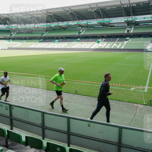 13.09.2026 - 21. swb-Marathon Bremen Michael Burmester http://msf.ph/oto/10489333 13.09.2026 10:45:38 Laufen im Stadion 10137, 10176, 10191, 10192, 10194, 10202, 10242, 10295, 10344, 10430, 10472, 10524, 10568, 10600, 10651, 10679, 10713, 10979, 10999, 11050, 11081, 11181, 11200, 11233, 11244, 11296, 11309, 11367, 11385, 11495, 11529, 11546, 11574, 11629, 11675, 11709, 11760, 11808, 11821, 11932, 11943, 12057, 12089, 12151, 12153, 12177, 12178, 12211, 12224, 12226, 12285, 12311, 12321, 12374, 12462, 12539, 10148, 10163, 10303, 10330, 10361 meine-sportfotos.de