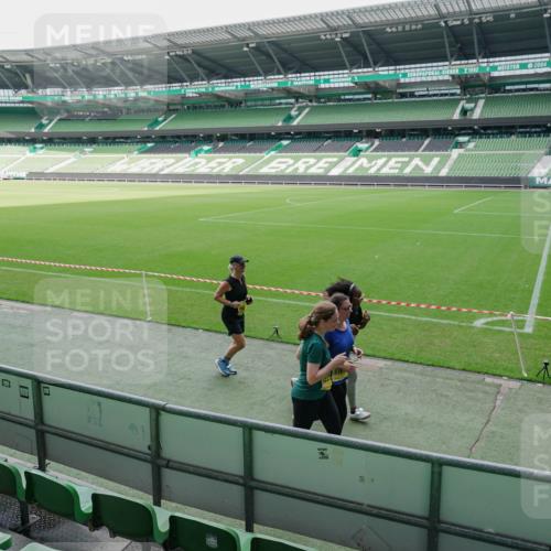 13.09.2026 - 21. swb-Marathon Bremen Michael Burmester http://msf.ph/oto/10489378 13.09.2026 10:46:53 Laufen im Stadion 10161, 10242, 10349, 10472, 10535, 10651, 10895, 10933, 10970, 11050, 11181, 11244, 11296, 11309, 11367, 11457, 11529, 11530, 11546, 11573, 11574, 11579, 11639, 11675, 11709, 11760, 11821, 12157, 12177, 12178, 12211, 12285, 12316, 12317, 12374, 12422, 12462, 10002, 10004, 10005, 10271, 10295, 10303, 10325, 10330, 10335, 10361, 10459, 10513, 10605, 10606, 10629, 10756, 10779, 10882, 10997, 10999, 11233 meine-sportfotos.de