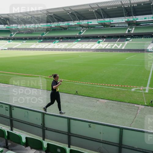 13.09.2026 - 21. swb-Marathon Bremen Michael Burmester http://msf.ph/oto/10489381 13.09.2026 10:47:02 Laufen im Stadion 10161, 10349, 10472, 10535, 10895, 10933, 10970, 11050, 11104, 11181, 11244, 11296, 11309, 11367, 11457, 11529, 11530, 11546, 11573, 11574, 11579, 11639, 11663, 11675, 11709, 11760, 11821, 12157, 12177, 12178, 12211, 12285, 12316, 12317, 12340, 12374, 12422, 12462, 10002, 10004, 10005, 10176, 10271, 10295, 10303, 10325, 10330, 10335, 10361, 10459, 10513, 10605, 10606, 10629, 10756, 10779, 10882, 10997, 10999, 11233 meine-sportfotos.de