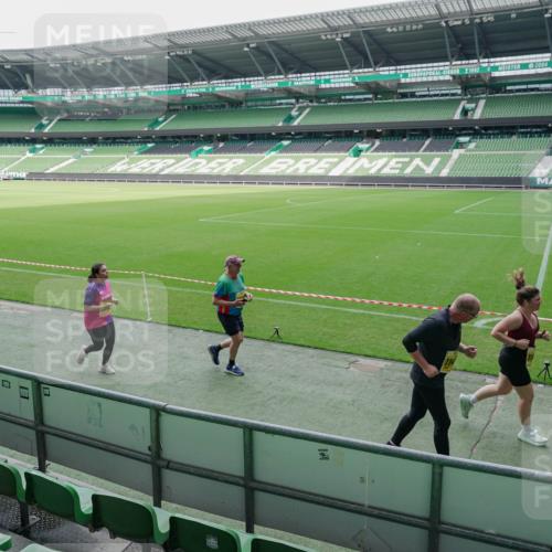 13.09.2026 - 21. swb-Marathon Bremen Michael Burmester http://msf.ph/oto/10489430 13.09.2026 10:49:52 Laufen im Stadion 10407, 10413, 10627, 10667, 10710, 10754, 11031, 11254, 11266, 11541, 11712, 11780, 11851, 11942, 11980, 12440, 12542, 10137, 10161, 10202, 10242, 10349, 10430, 10472, 10524, 10535, 10651, 10895, 10933, 10970, 11050, 11181, 11200, 11244, 11296, 11309, 11367, 11457, 11529, 11530, 11546, 11573, 11574, 11579, 11639, 11675, 11709, 11760, 11821, 12089, 12153, 12177, 12178 meine-sportfotos.de