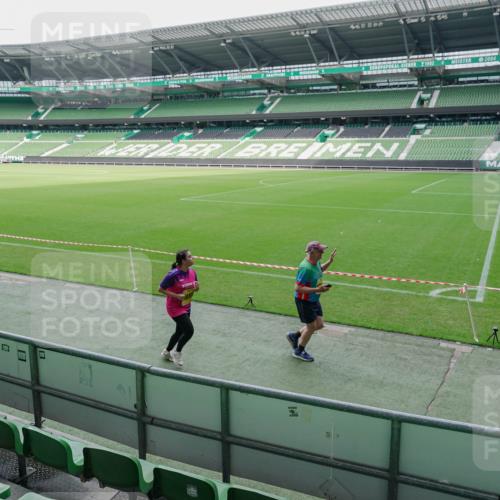 13.09.2026 - 21. swb-Marathon Bremen Michael Burmester http://msf.ph/oto/10489431 13.09.2026 10:49:53 Laufen im Stadion 10407, 10413, 10627, 10667, 10710, 10754, 11031, 11254, 11266, 11541, 11712, 11780, 11851, 11942, 11980, 12440, 12542, 10137, 10161, 10202, 10242, 10349, 10430, 10472, 10524, 10535, 10651, 10895, 10933, 10970, 11050, 11181, 11200, 11244, 11296, 11309, 11367, 11457, 11529, 11530, 11546, 11573, 11574, 11579, 11639, 11675, 11709, 11760, 11821, 12153, 12177, 12178 meine-sportfotos.de