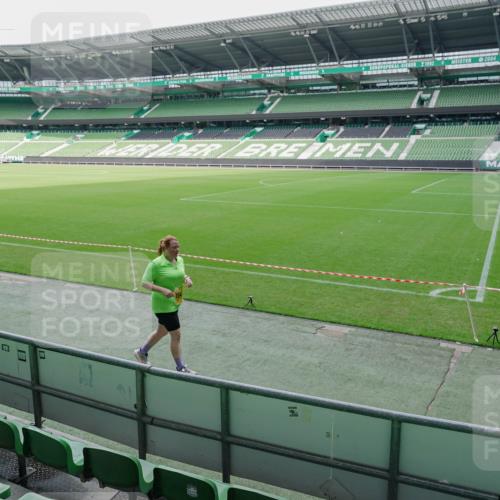 13.09.2026 - 21. swb-Marathon Bremen Michael Burmester http://msf.ph/oto/10489447 13.09.2026 10:51:30 Laufen im Stadion 10387, 10533, 10534, 10573, 10627, 10650, 10667, 10967, 10968, 11025, 11031, 11161, 11195, 11266, 11341, 11352, 11496, 11538, 11780, 11807, 12377, 12408, 12535, 12546, 10264, 10292, 10349, 10407, 10440, 10732, 10789, 10925, 10933, 11104, 11262, 11423, 11443, 11541, 11639, 11663, 11698, 11980, 12083, 12157, 12340, 12444, 12471, 12472, 12542, 12561 meine-sportfotos.de