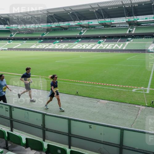 13.09.2026 - 21. swb-Marathon Bremen Michael Burmester http://msf.ph/oto/10489458 13.09.2026 10:52:16 Laufen im Stadion 10317, 10387, 10533, 10534, 10650, 10967, 10968, 11017, 11025, 11161, 11195, 11341, 11352, 11444, 11496, 11538, 11807, 12377, 12408, 12535, 12546, 10264, 10292, 10407, 10413, 10440, 10732, 10754, 10789, 10925, 11104, 11254, 11262, 11423, 11443, 11541, 11663, 11698, 11712, 11851, 11942, 11980, 12083, 12340, 12444, 12471, 12472, 12542, 12561 meine-sportfotos.de
