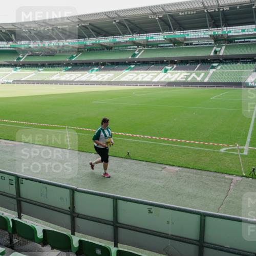 13.09.2026 - 21. swb-Marathon Bremen Michael Burmester http://msf.ph/oto/10489483 13.09.2026 10:56:16 Laufen im Stadion 10317, 10387, 10967, 11017, 11025, 11161, 11341, 11444, 11538, 12416, 12546 meine-sportfotos.de
