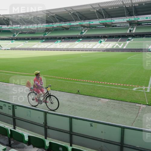 13.09.2026 - 21. swb-Marathon Bremen Michael Burmester http://msf.ph/oto/10489497 13.09.2026 11:06:06 Laufen im Stadion 11523, 11580, 12562 meine-sportfotos.de
